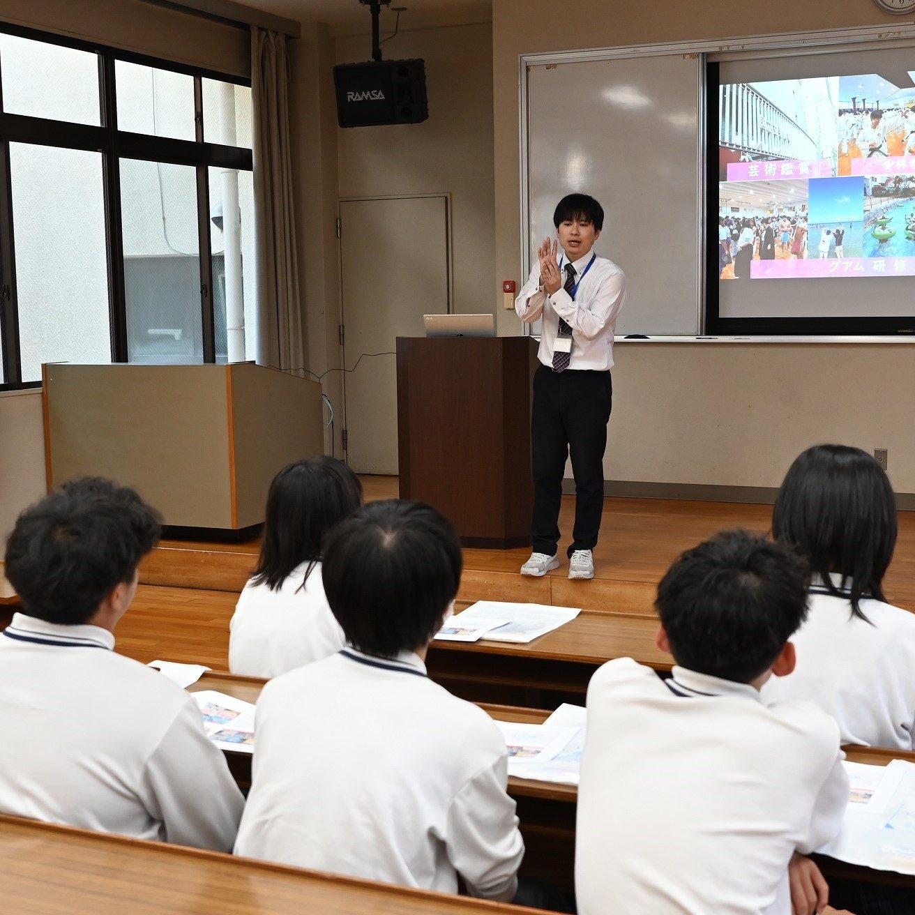 維孝館中学校２年生の学校見学